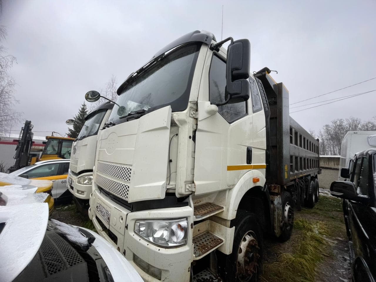 FAW J6 8x4 Самосвал - 1