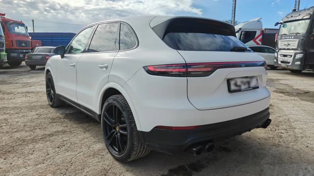 Porsche Cayenne - 4