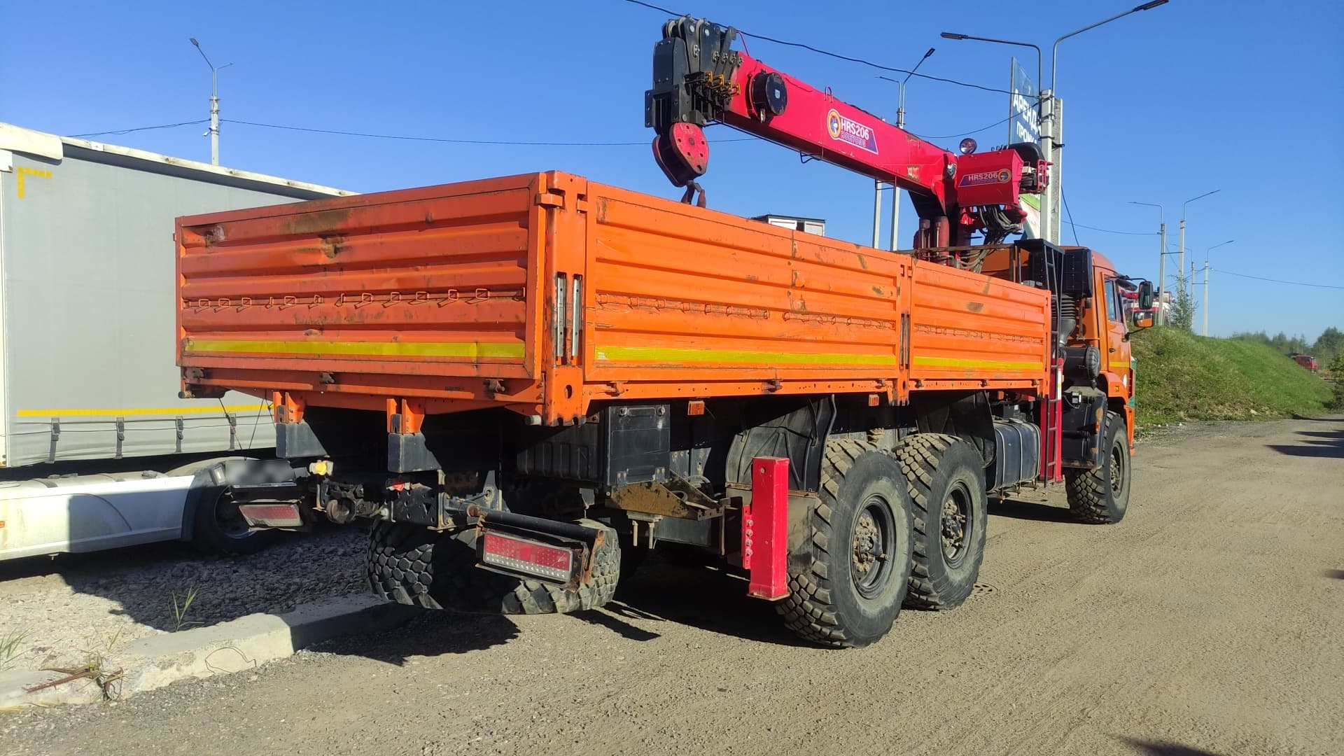 Кран Центр "Камаз" 659100 на шасси КамАЗ 43118 6x6 Бортовой с КМУ - 3