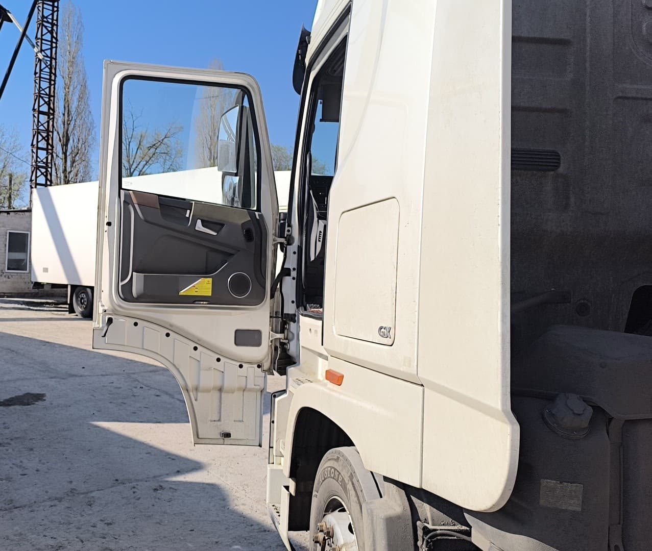 Dongfeng DFH 4x2 Седельный тягач - 8
