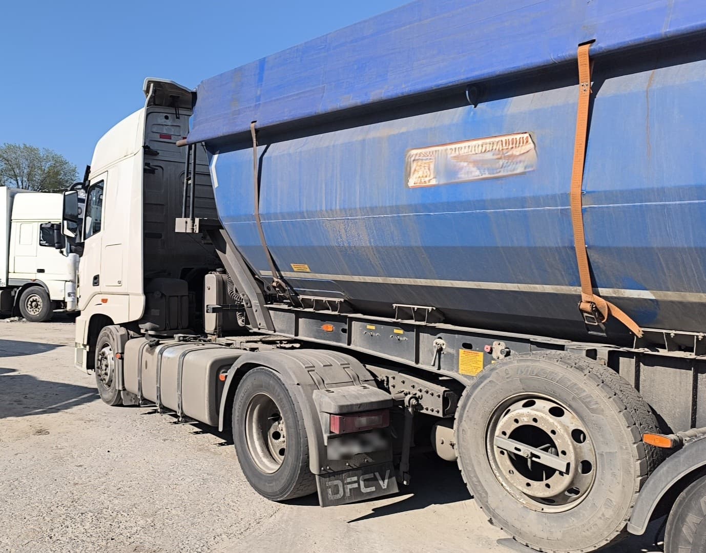 Dongfeng DFH 4x2 Седельный тягач - 4