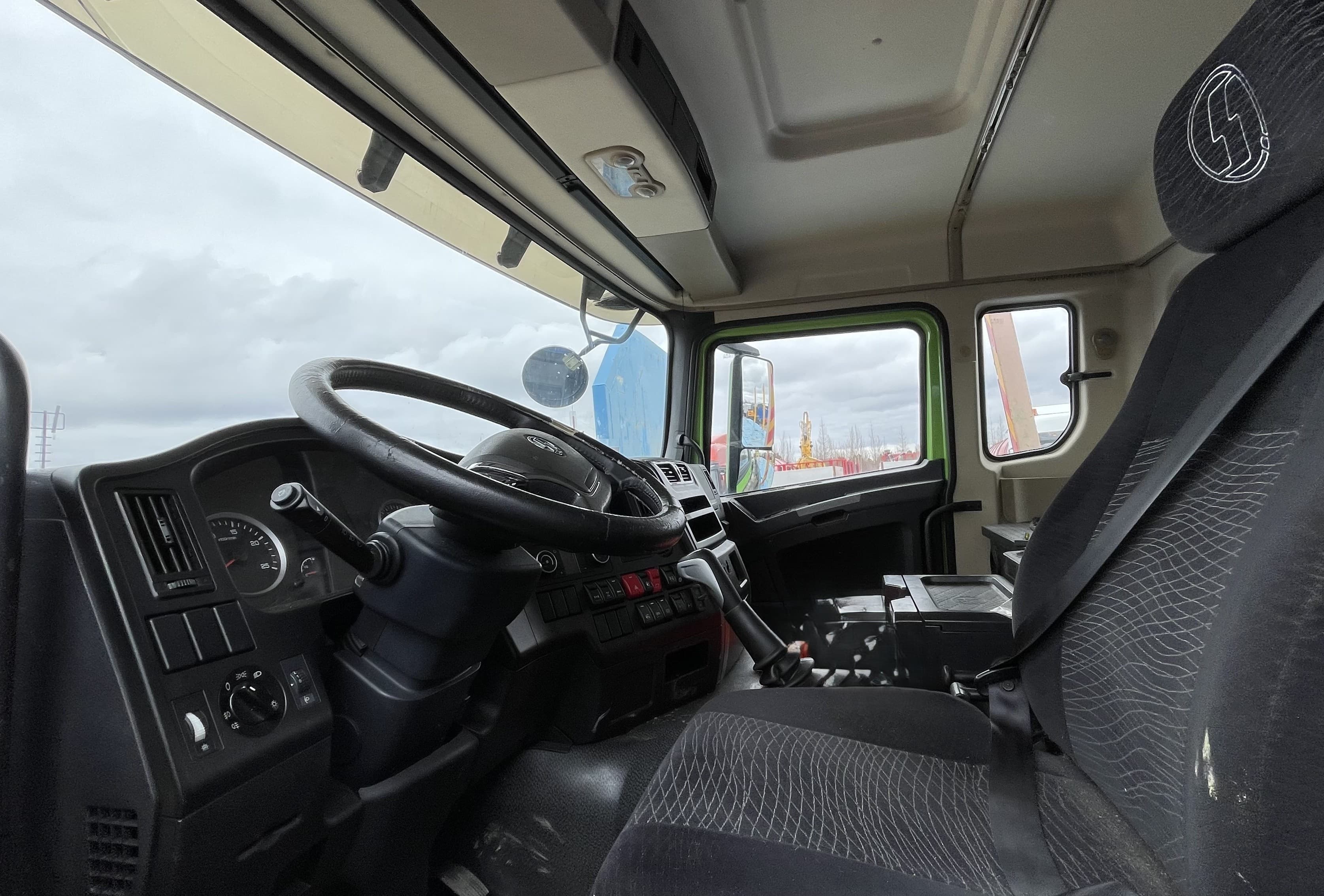 Shacman (Shaanxi) SX* 6x6 Седельный тягач - 5
