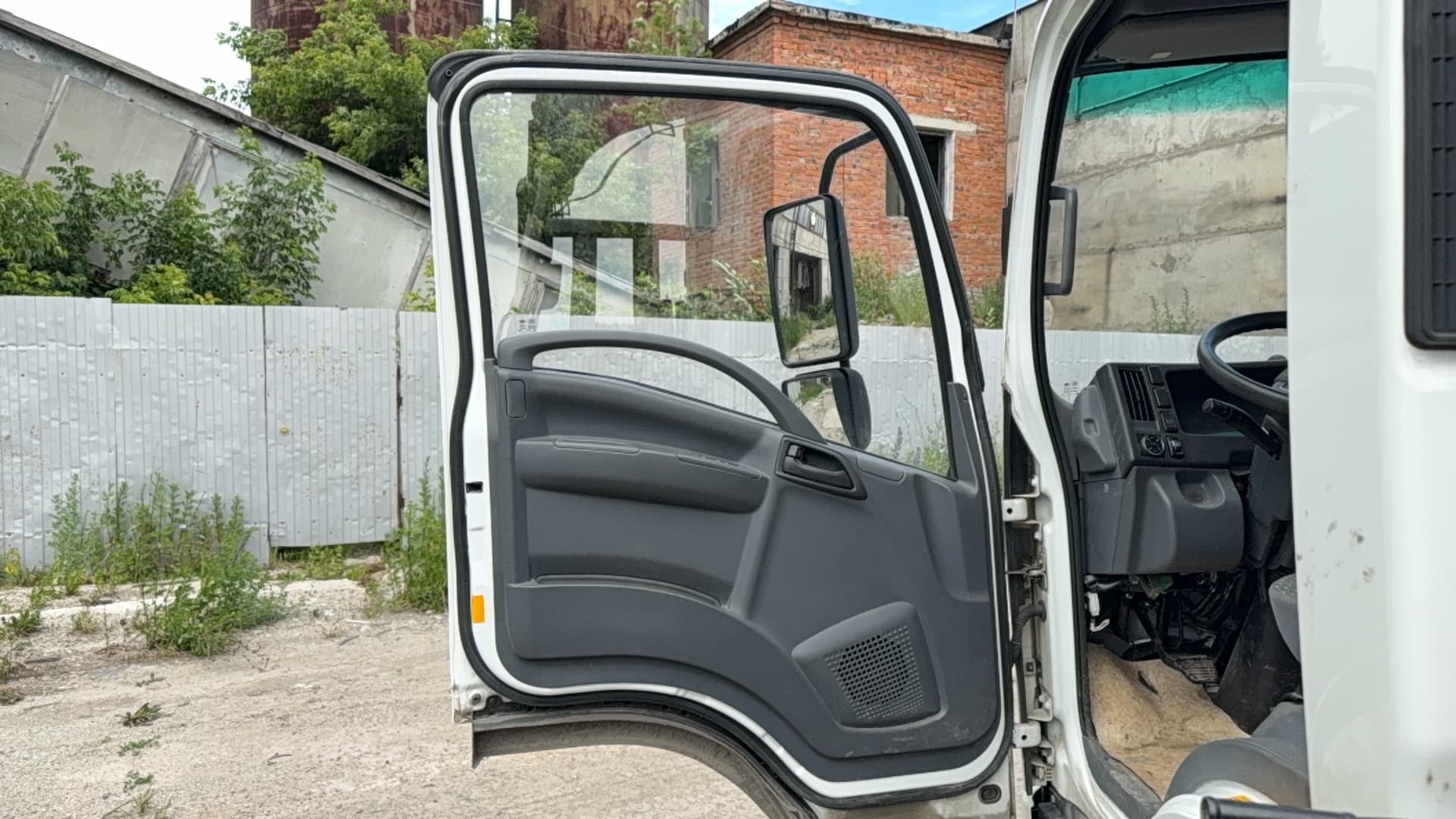 ISUZU ELF 12 4x2 Бортовой с КМУ - 7