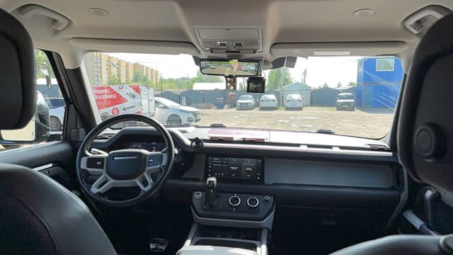 Land Rover Defender 110 - 5