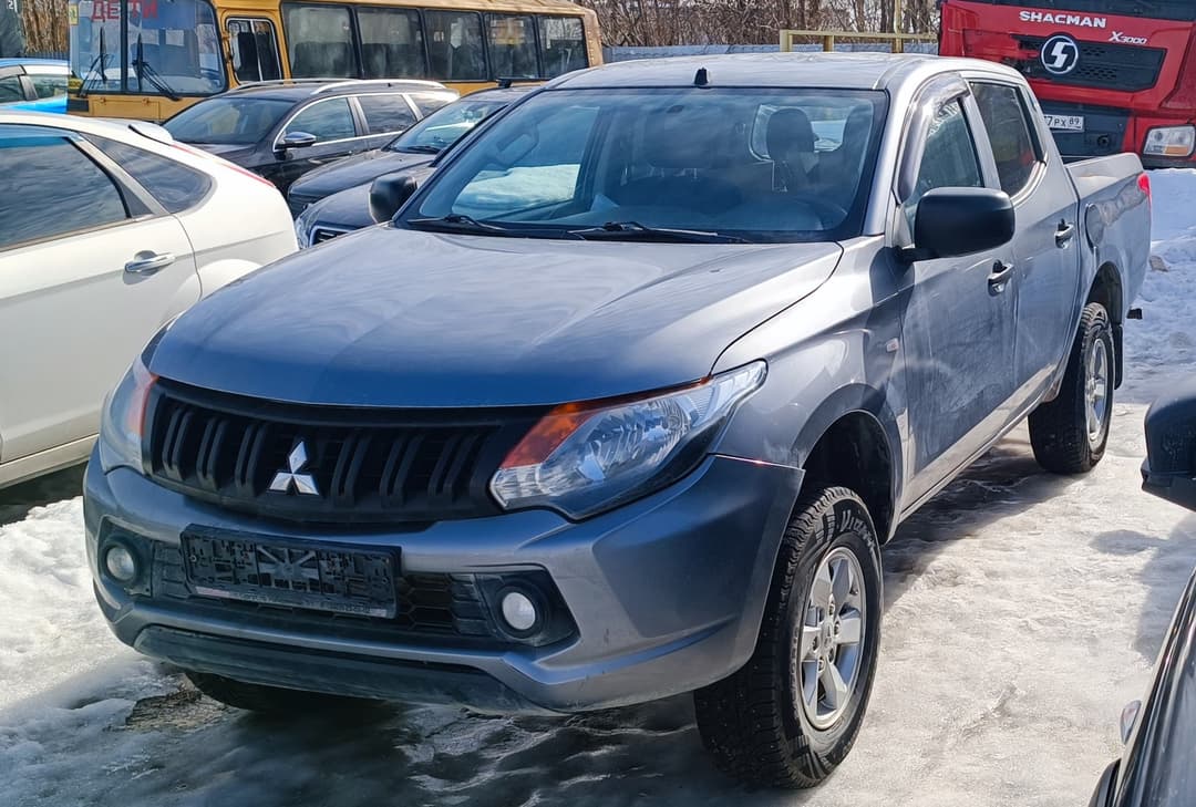 Mitsubishi L200 - 1