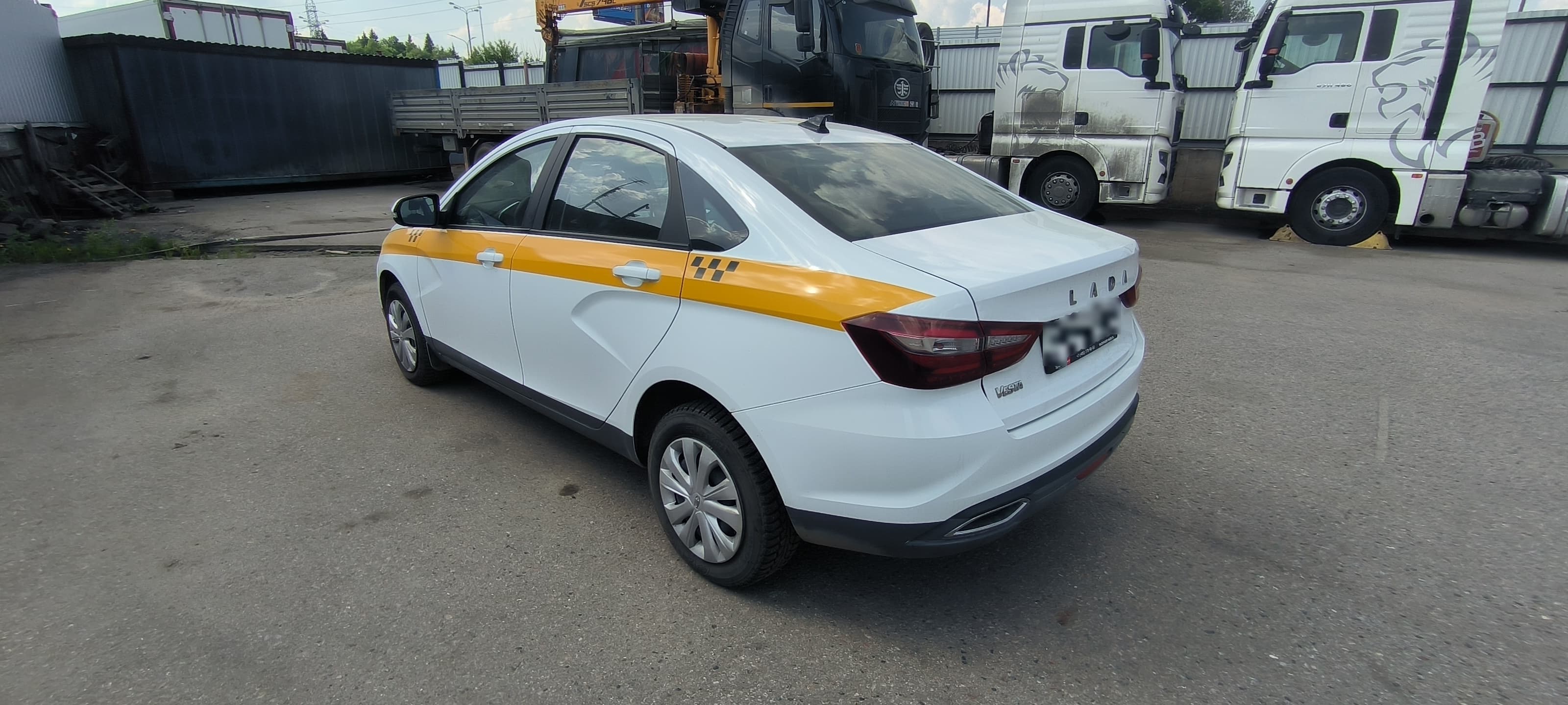Lada Vesta седан - 4