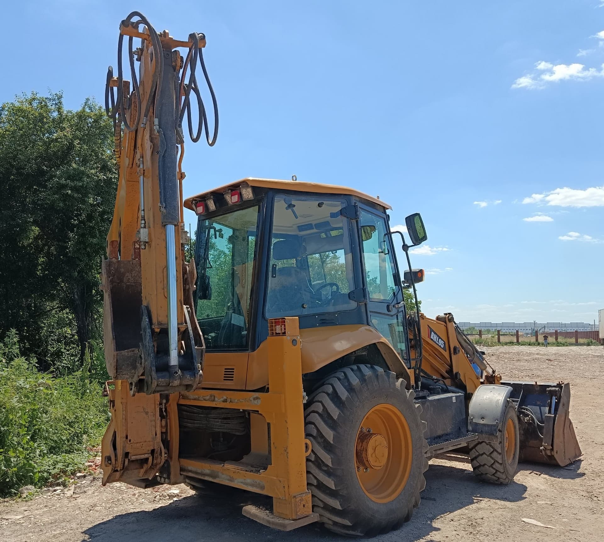 Sany BHL* Экскаватор-погрузчик - 3