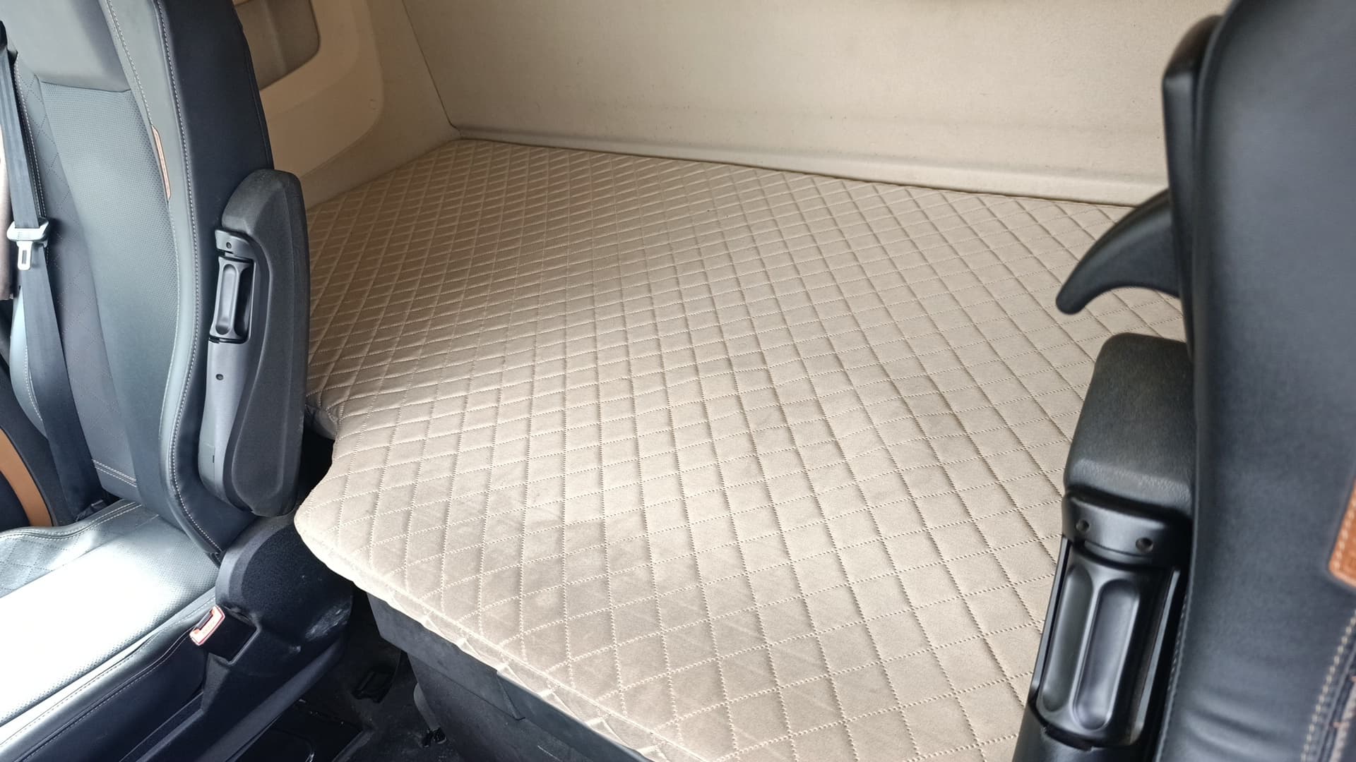 Shacman (Shaanxi) SX* 4x2 Седельный тягач - 9