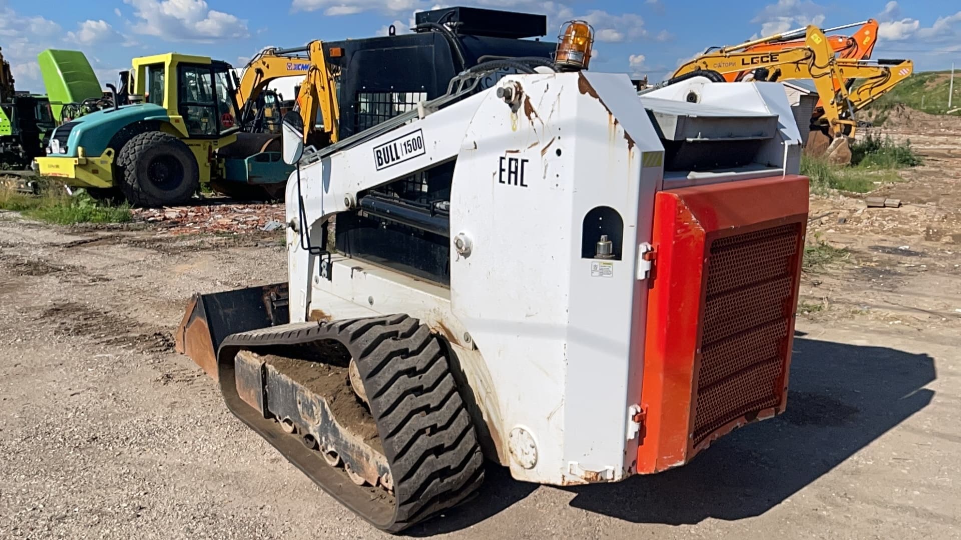Bull SLC1500 Мини погрузчик - 4