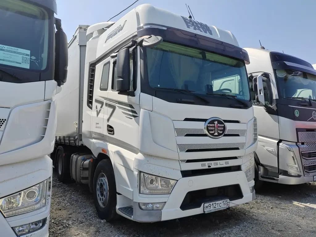 FAW J7 4x2 Седельный тягач - 2