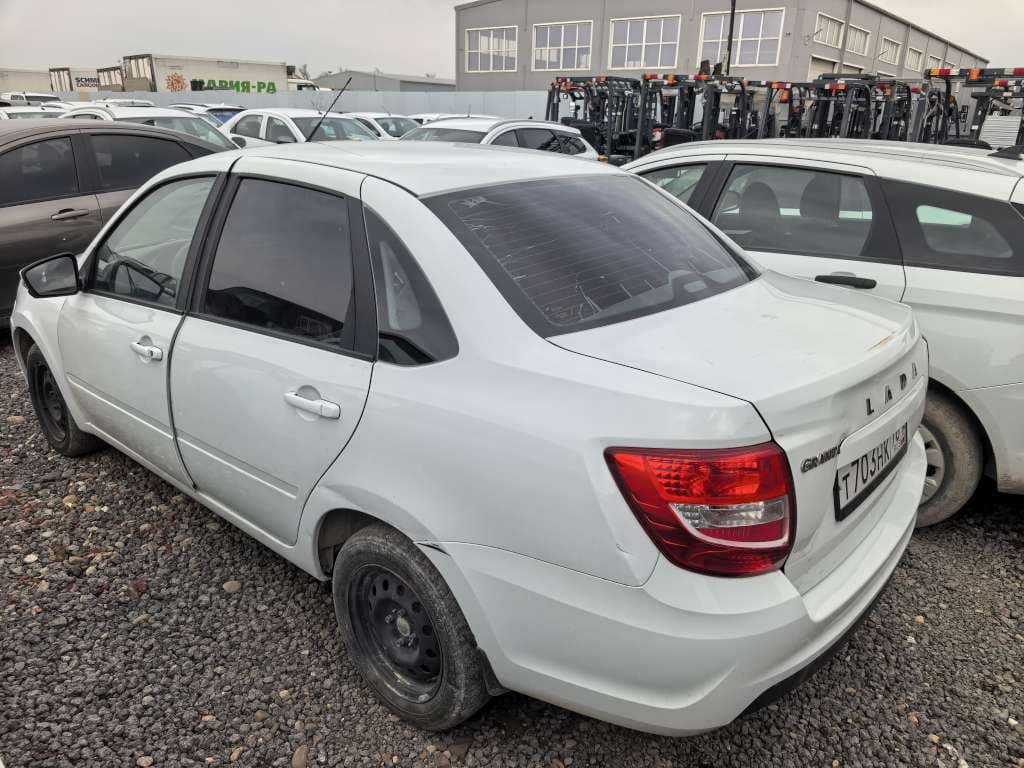 Lada Granta седан - 4