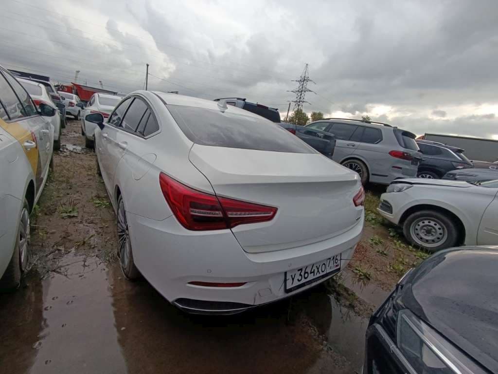 Hongqi H5 - 4