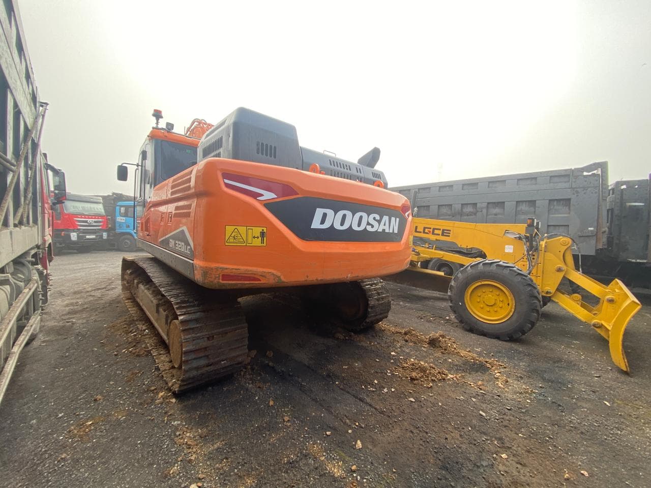 Doosan DX320 Экскаватор - 4