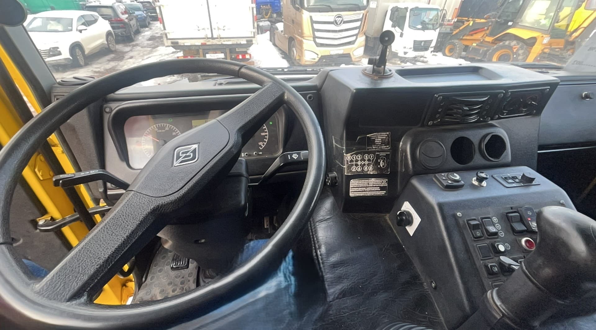 Завод Спецмаш SM02* на шасси Ural 6370 6x6 Самосвал - 5