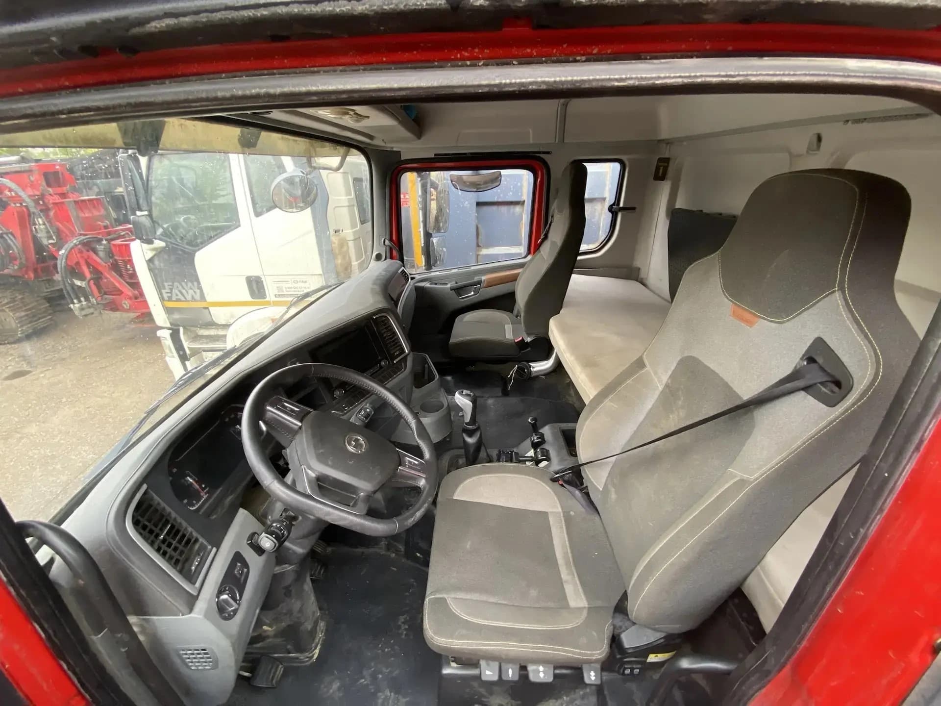 Shacman (Shaanxi) SX* 8x4 Самосвал - 5