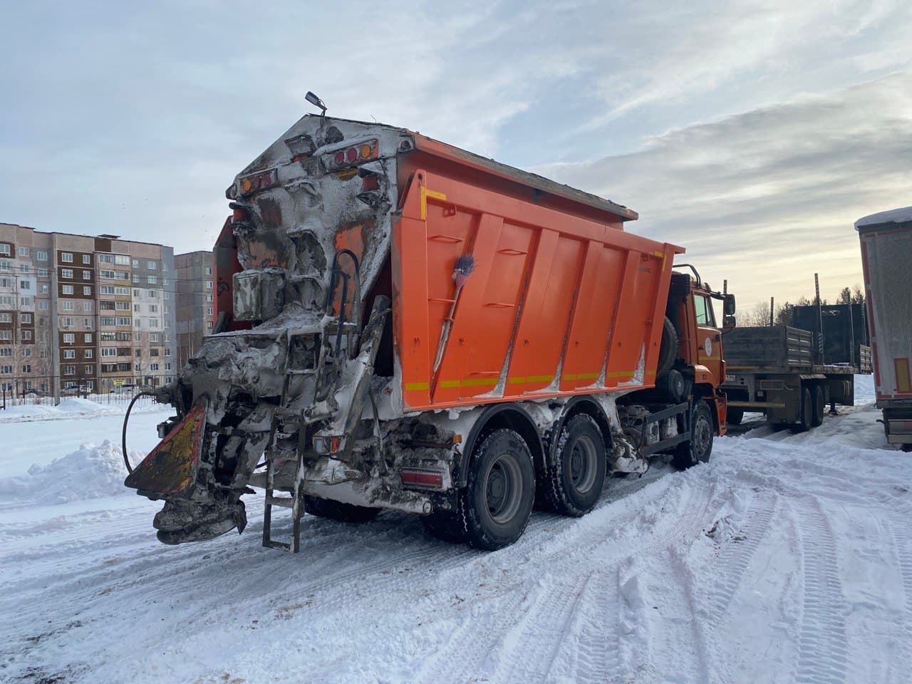 Ряжский Авторемонтный Завод МК-4534 на шасси КамАЗ 6520 6x4 КДМ - 3