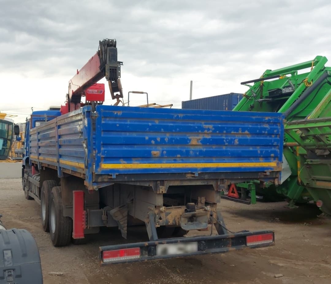 Кран Центр "Камаз" 6590 на шасси КАМАЗ 65117 6x4 Бортовой с КМУ - 4