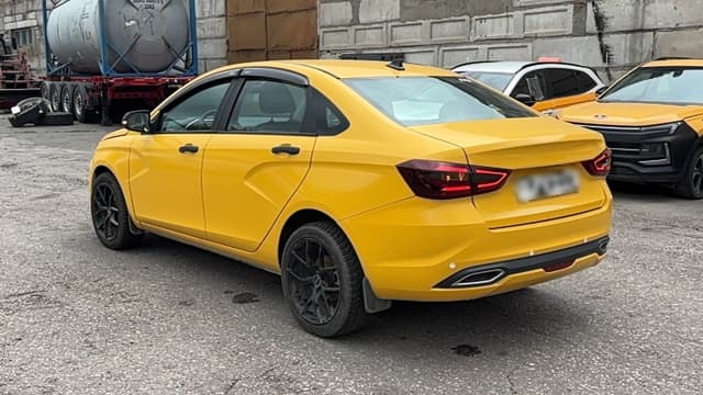 Lada Vesta седан - 4