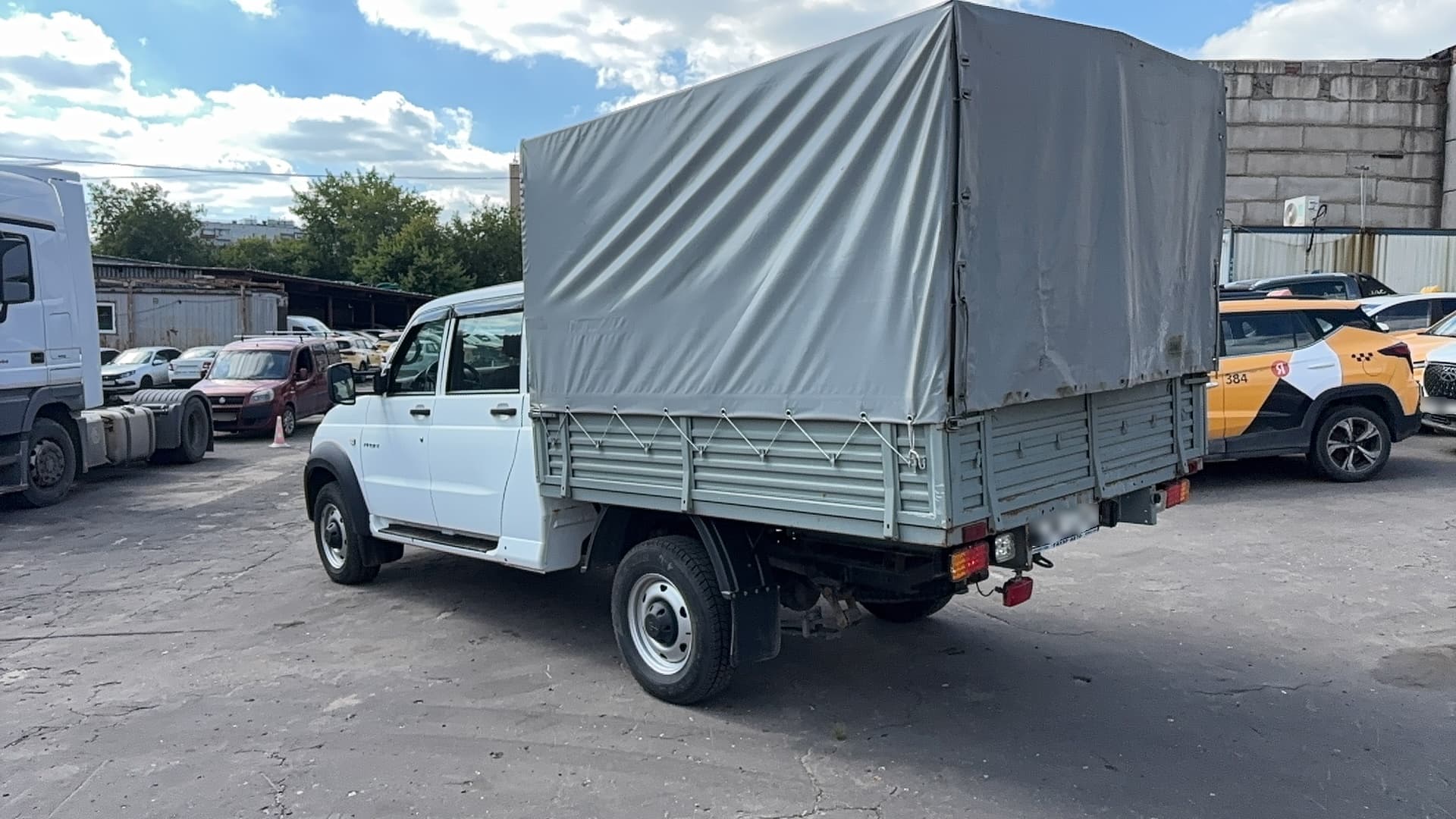 UAZ Profi - 4