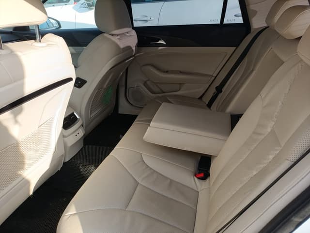 Hongqi H5 - 8