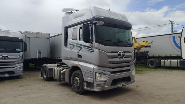 FAW J7 4x2 Седельный тягач - 2