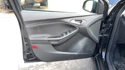 Ford Focus Sedan - 7
