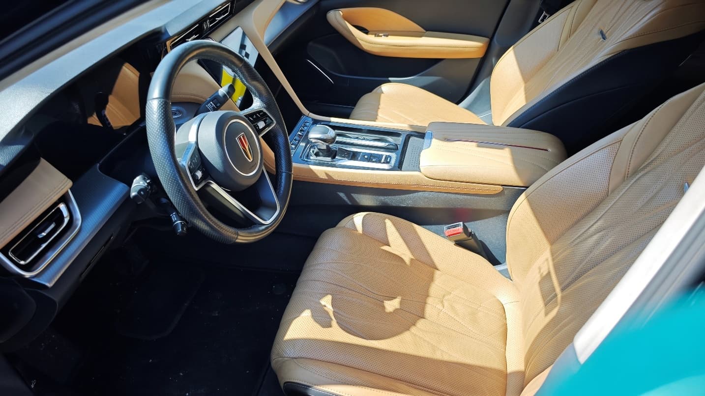 Hongqi H5 - 5