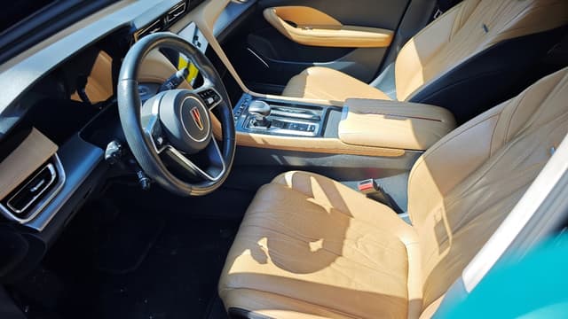 Hongqi H5 - 5