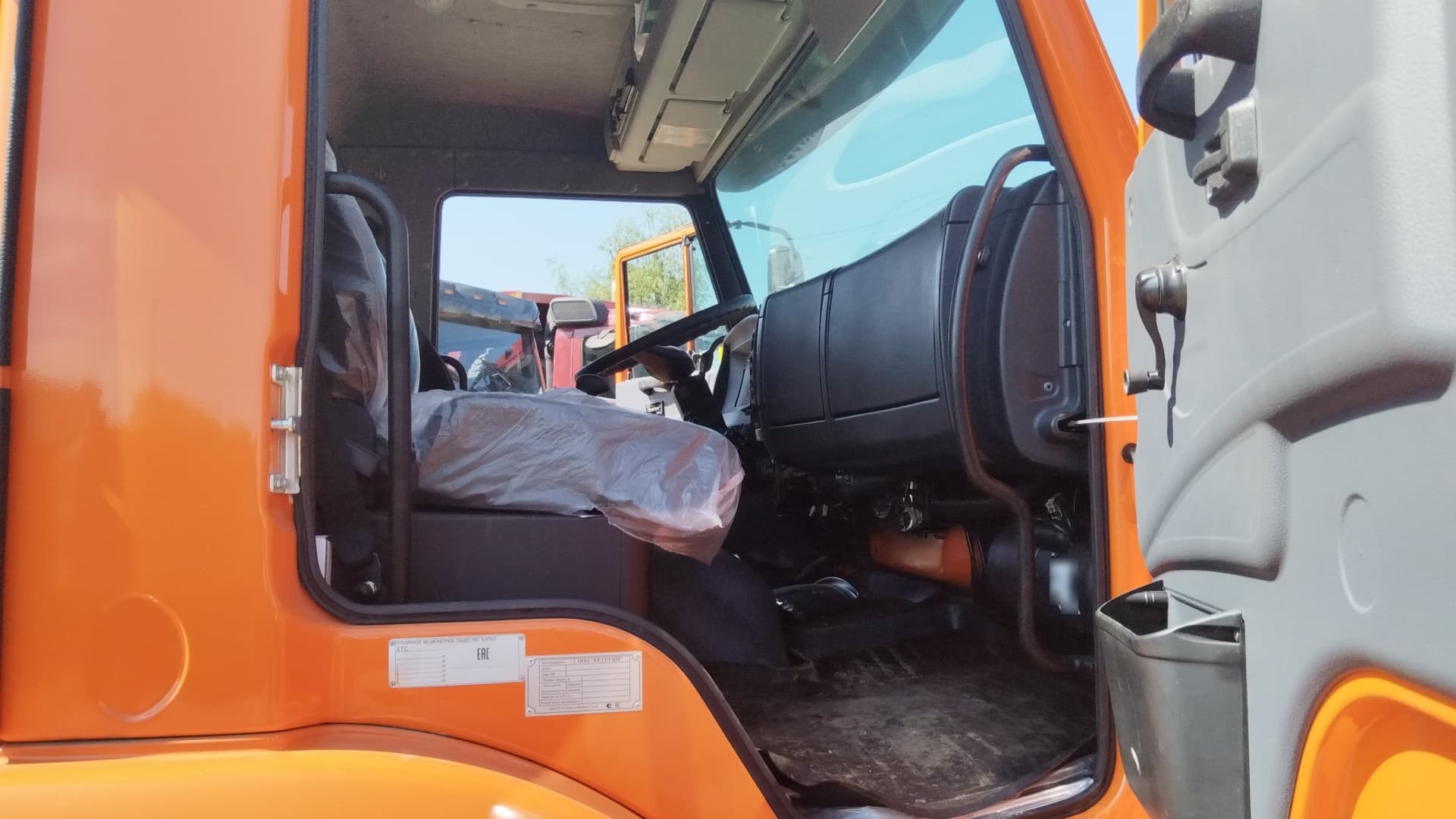 Кран Центр "Камаз" 6590* на шасси КамАЗ 65115 6x4 Бортовой с КМУ - 8