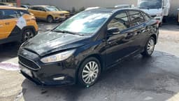 Ford Focus Sedan - 1