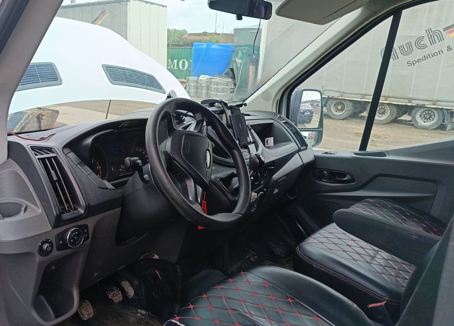 Ст Нижегородец 2327* на базе FORD TRANSIT Грузопассажирский - 5