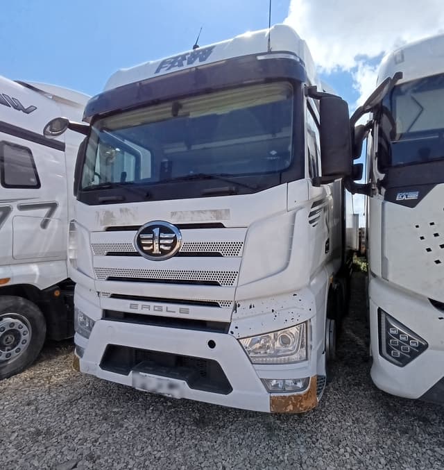 FAW J7 4x2 Седельный тягач - 1
