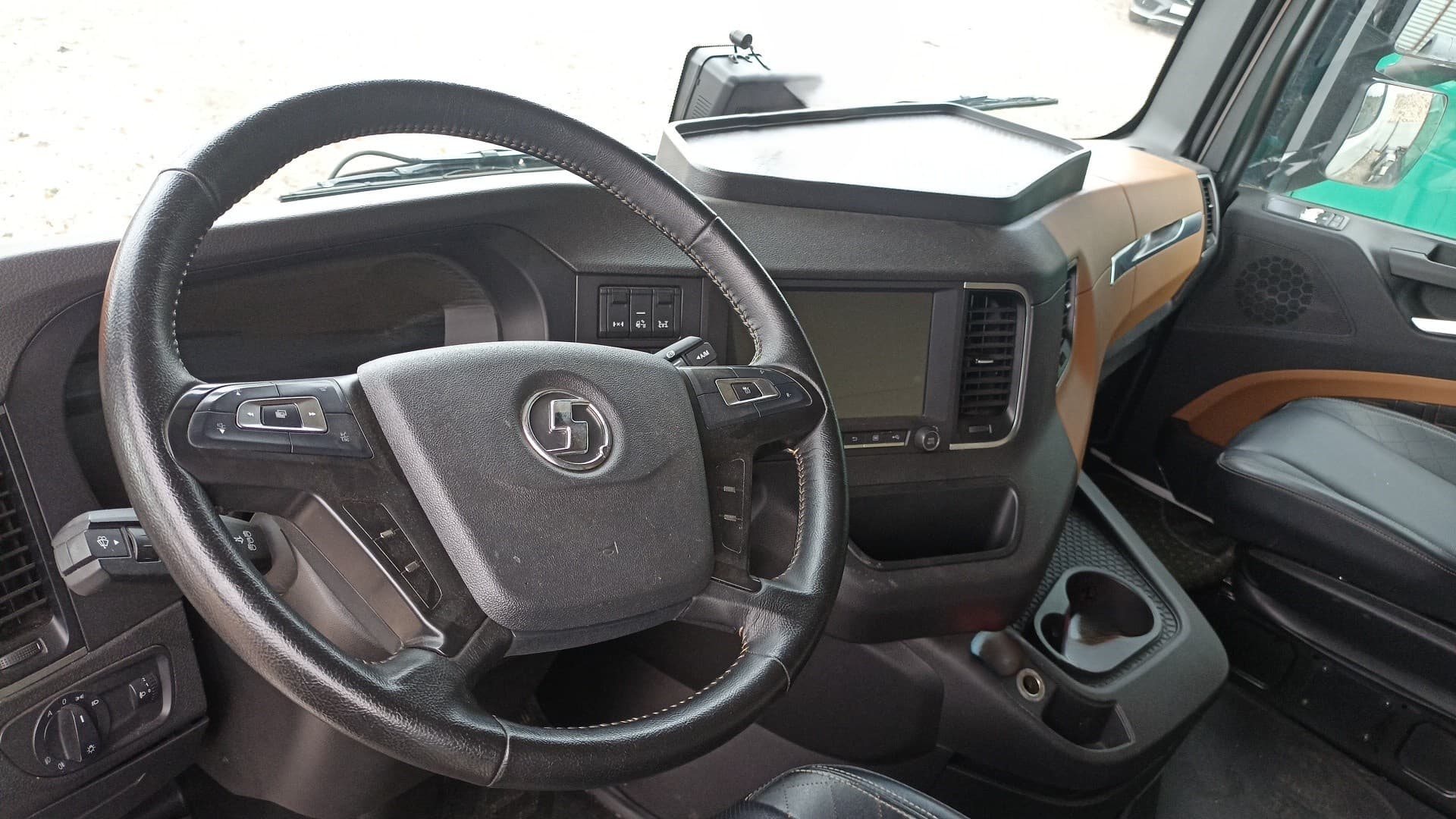 Shacman (Shaanxi) SX* 4x2 Седельный тягач - 5