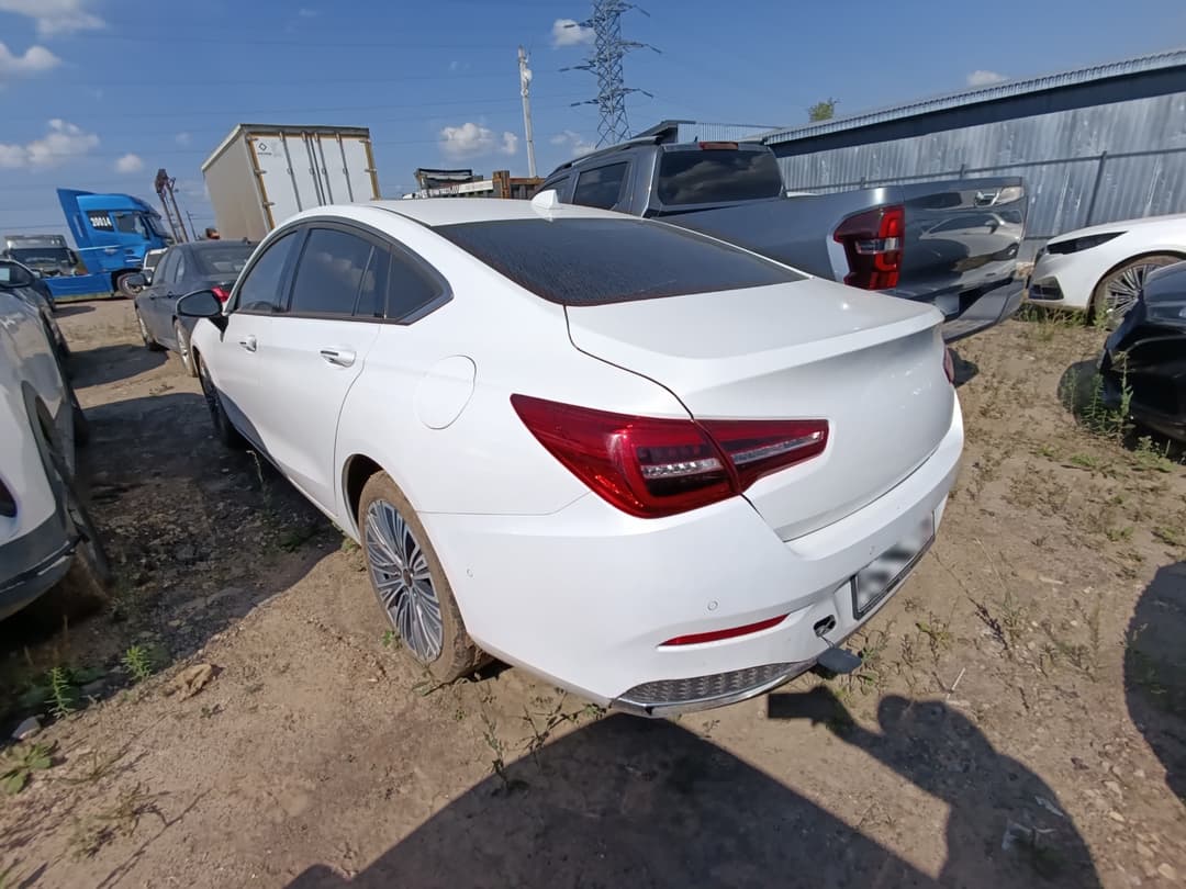 Hongqi H5 - 4