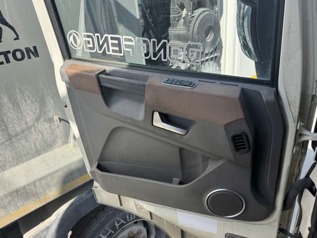 Dongfeng DFH 4x2 Седельный тягач - 8