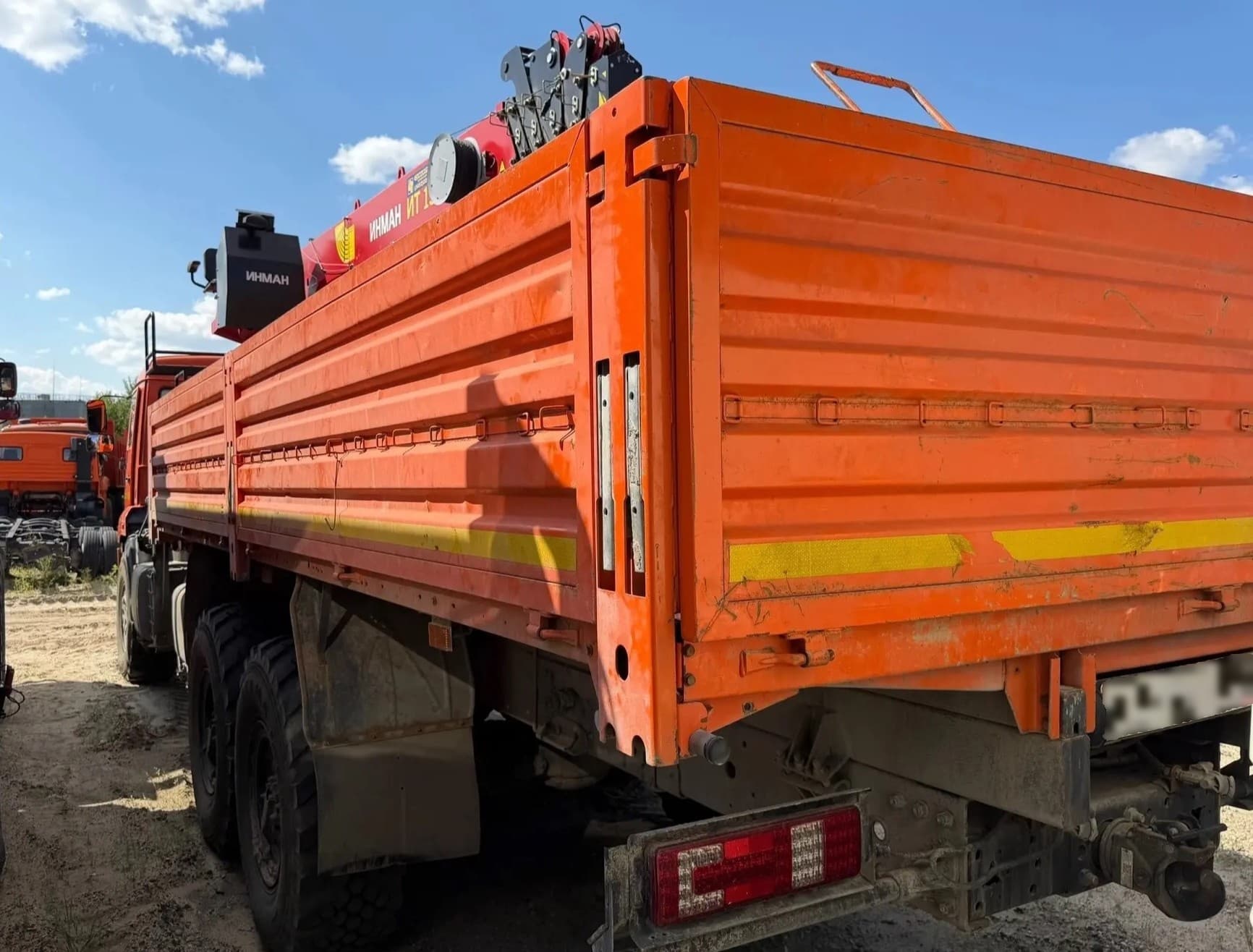 Кран Центр "Камаз" 6591* на шасси КамАЗ 43118 6x6 Бортовой с КМУ - 4