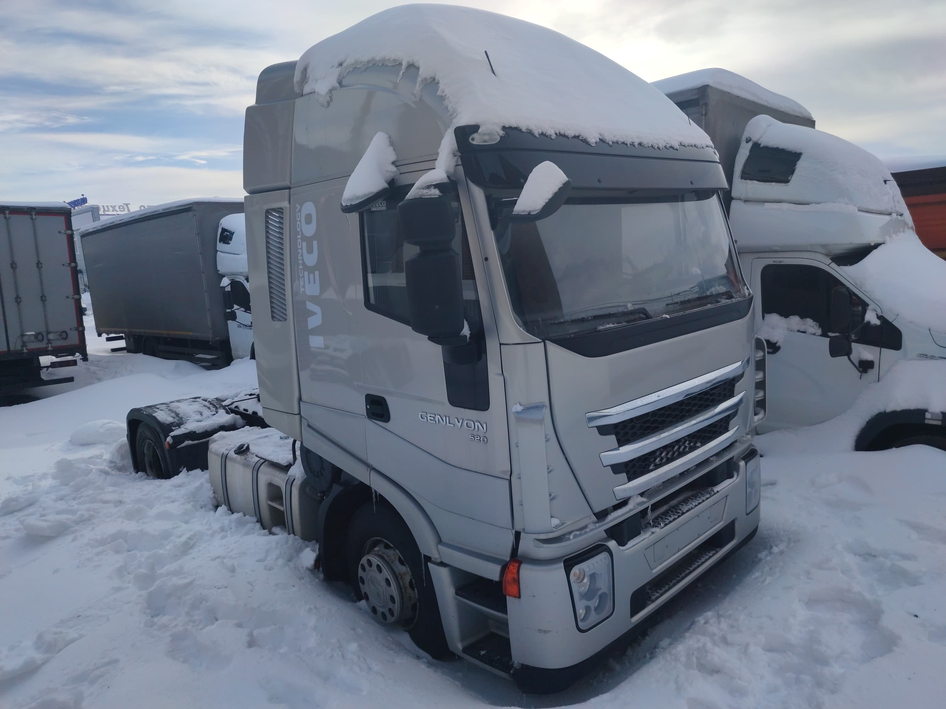 Hongyan CQ* 4x2 Седельный тягач - 2