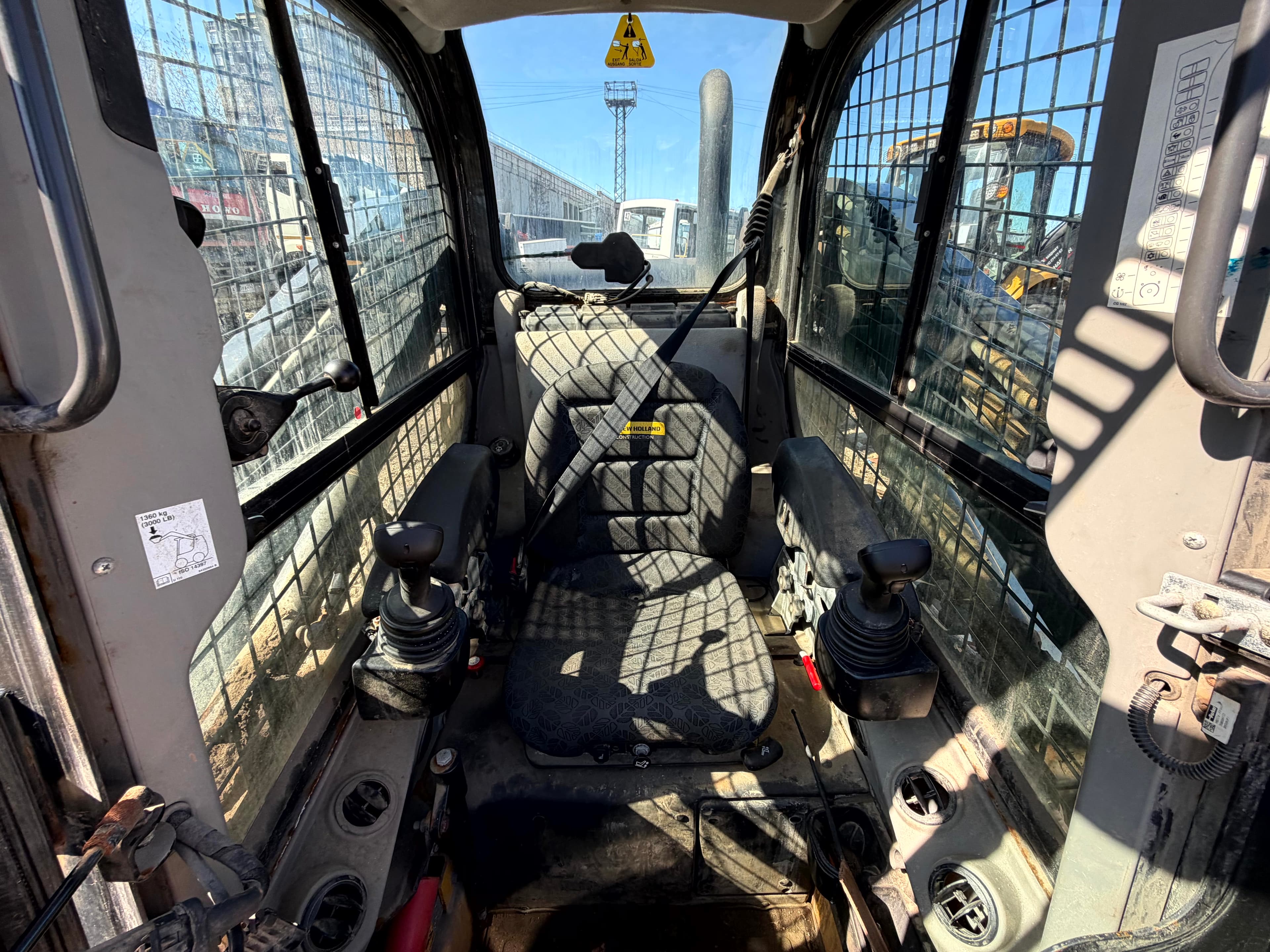 New Holland L330 Мини погрузчик - 5