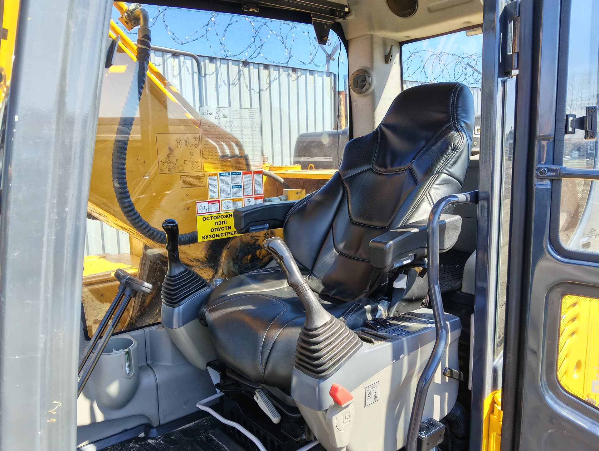Liugong CLG922 Экскаватор - 7