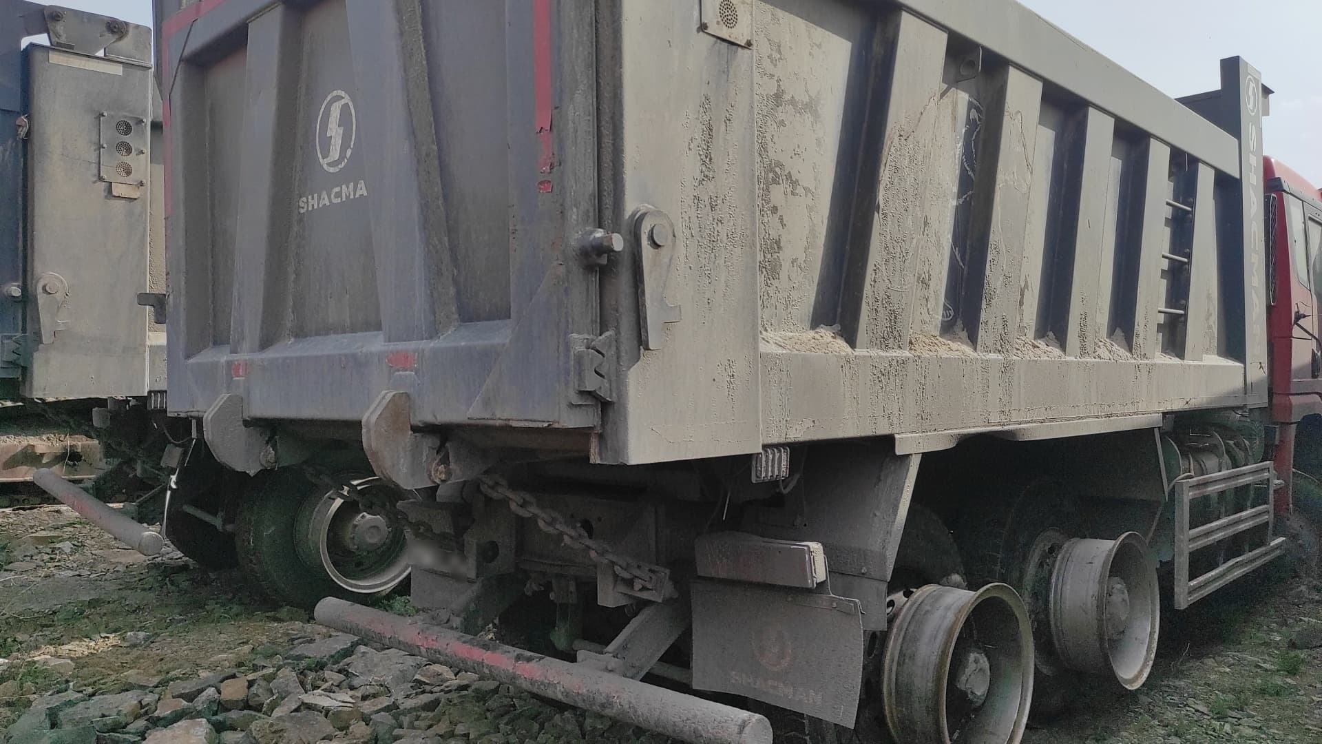 Shacman (Shaanxi) SX* 6x6 Самосвал - 3
