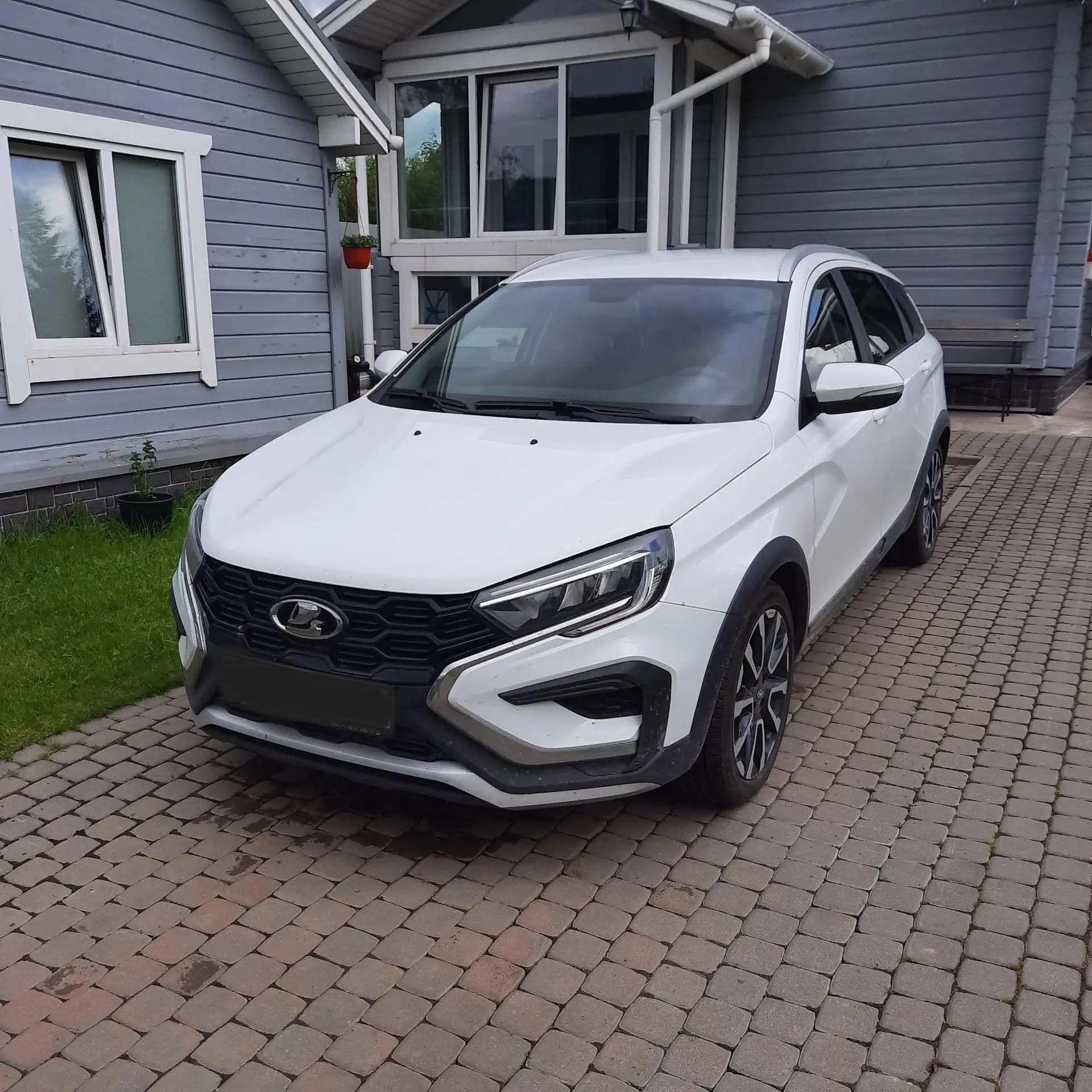 Lada Vesta SW Cross - 1