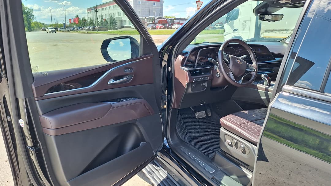Cadillac Escalade - 8