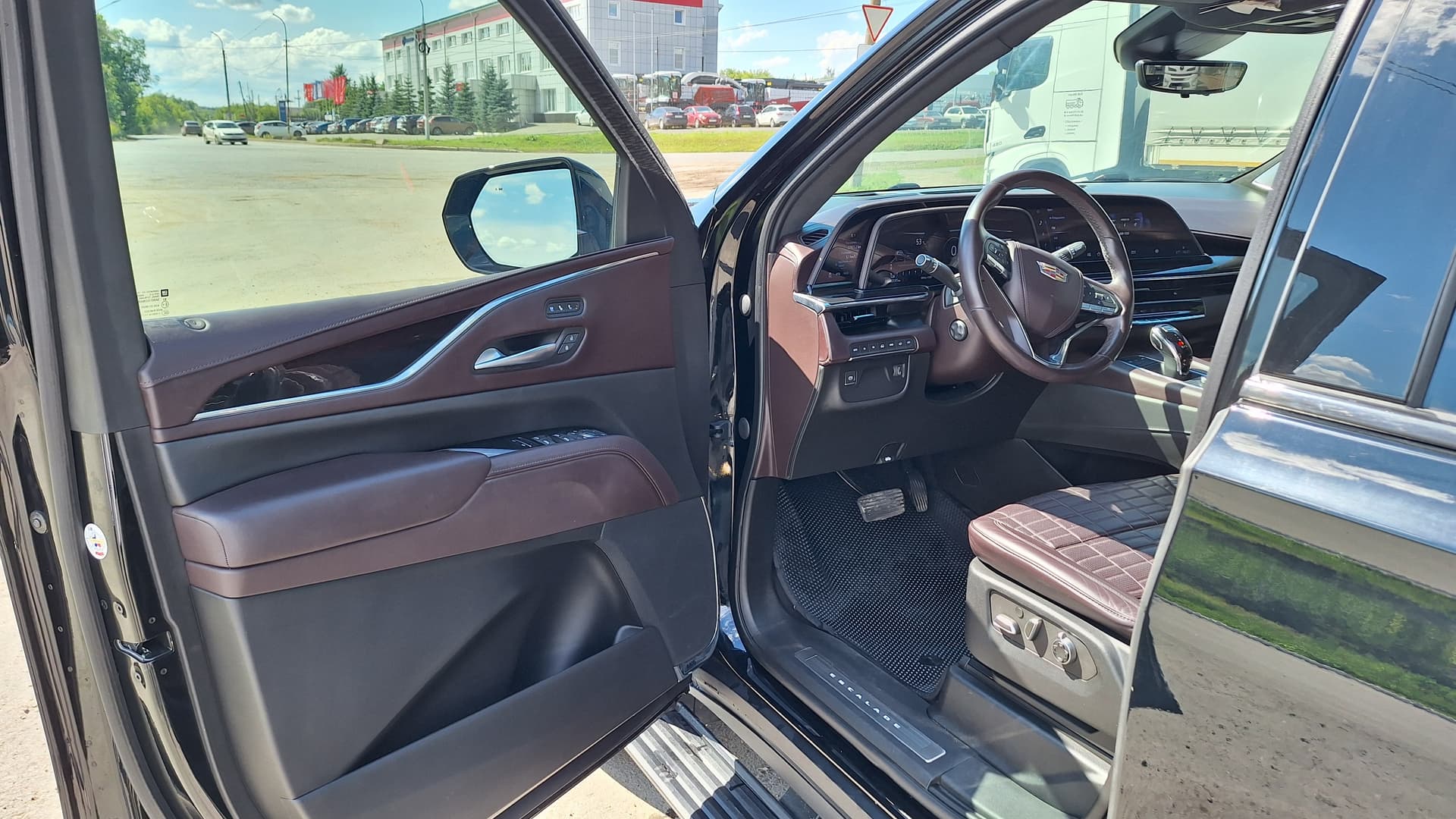 Cadillac Escalade - 8
