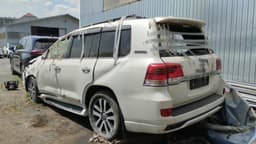 Toyota Land Cruiser 200 - 4