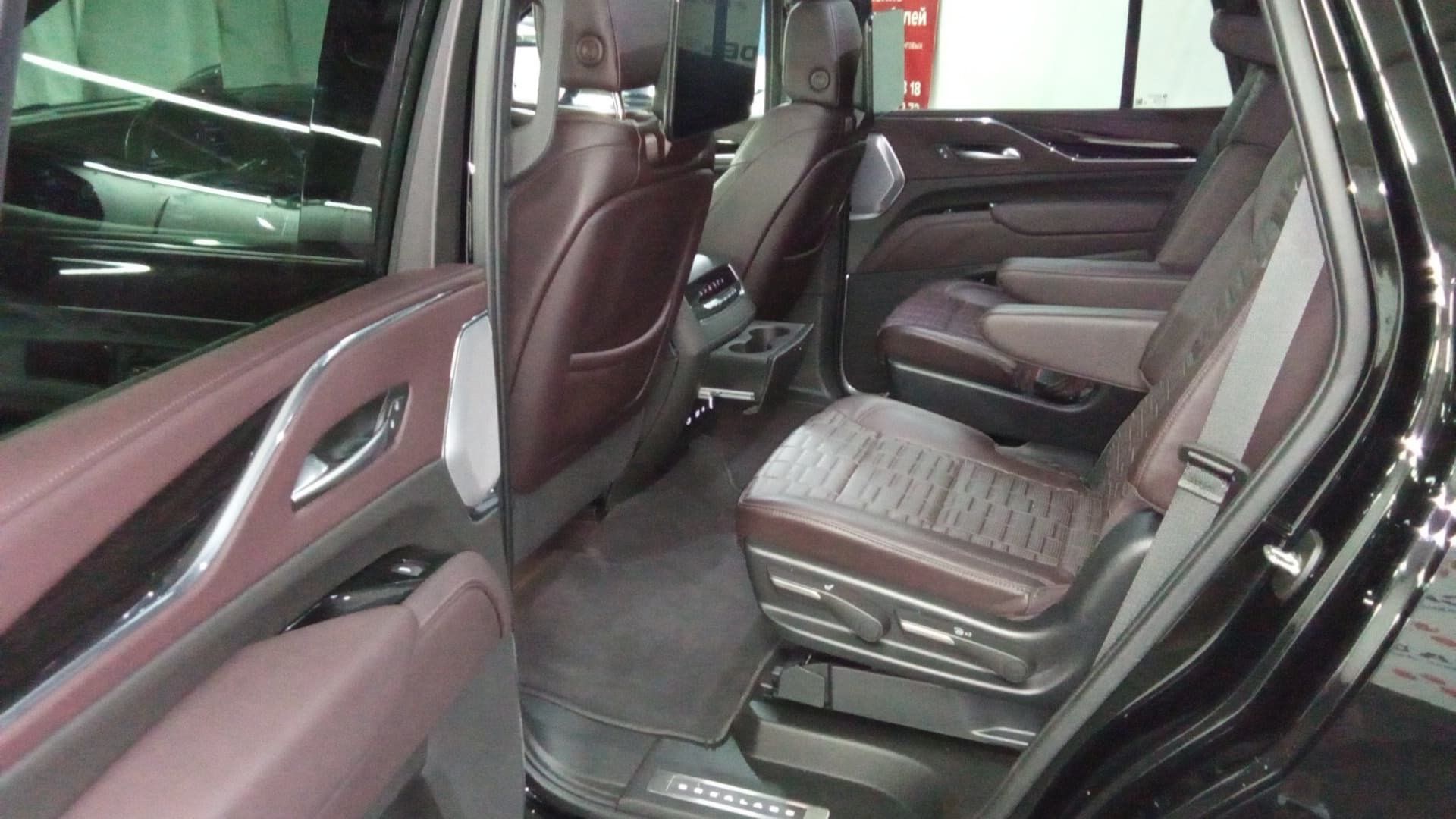 Cadillac Escalade - 8