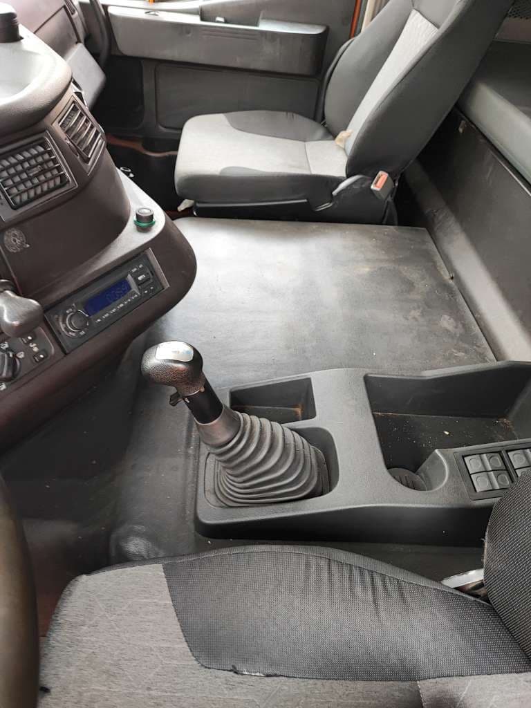 Карвинг 3370* на шасси HONGYAN GENLYON 6x4 Бортовой с КМУ - 7