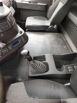 Карвинг 3370* на шасси HONGYAN GENLYON 6x4 Бортовой с КМУ - 7