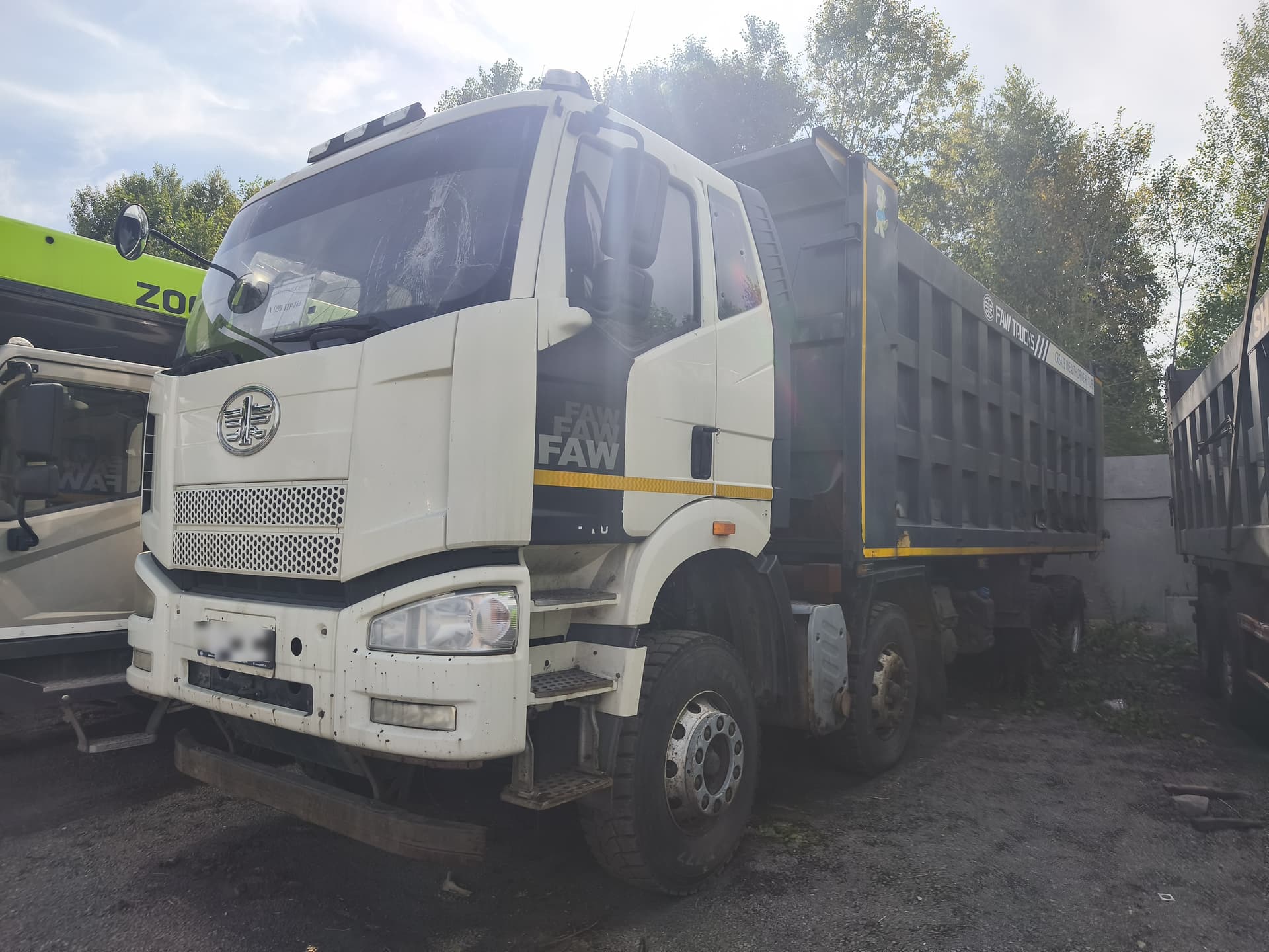 FAW CA 3310 8x4 Самосвал - 1