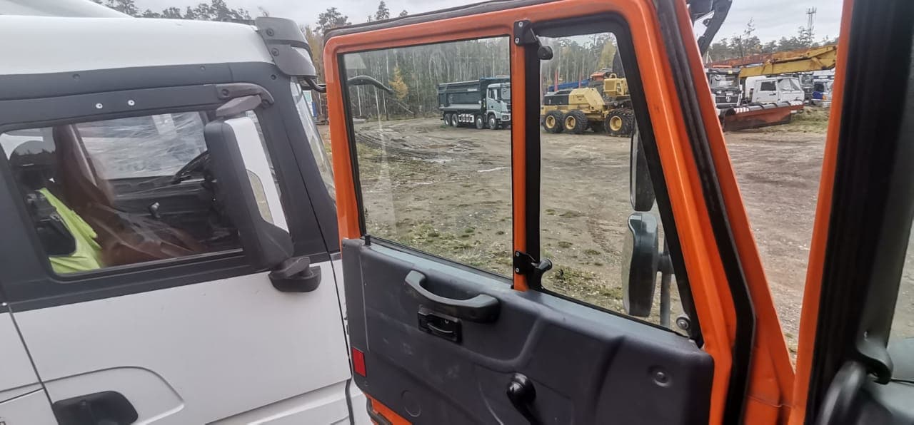 Ряжский Авторемонтный Завод МК-4534 на шасси КамАЗ 6520 6x4 КДМ - 8