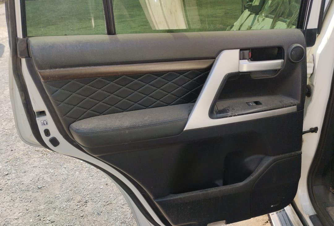Toyota Land Cruiser 200 - 7